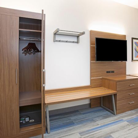 Holiday Inn Express Kansas City - At The Legends! By Ihg Bonner Springs Oda fotoğraf