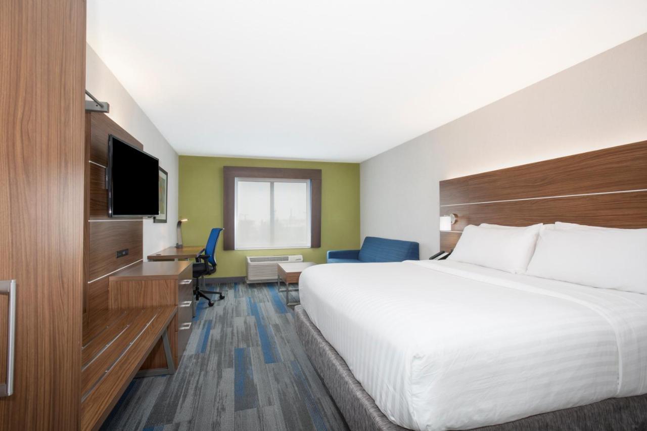 Holiday Inn Express Kansas City - At The Legends! By Ihg Bonner Springs Dış mekan fotoğraf