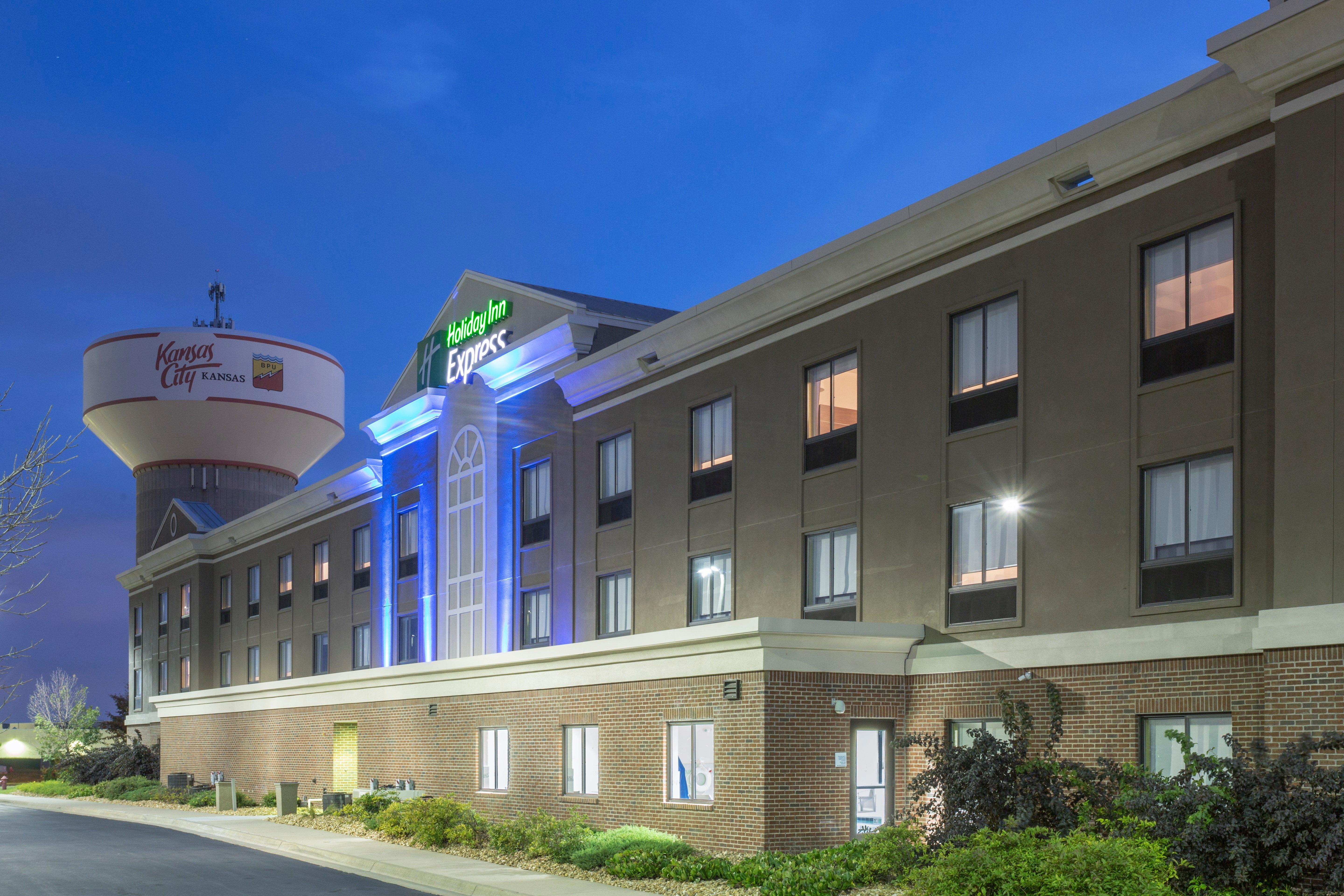 Holiday Inn Express Kansas City - At The Legends! By Ihg Bonner Springs Dış mekan fotoğraf