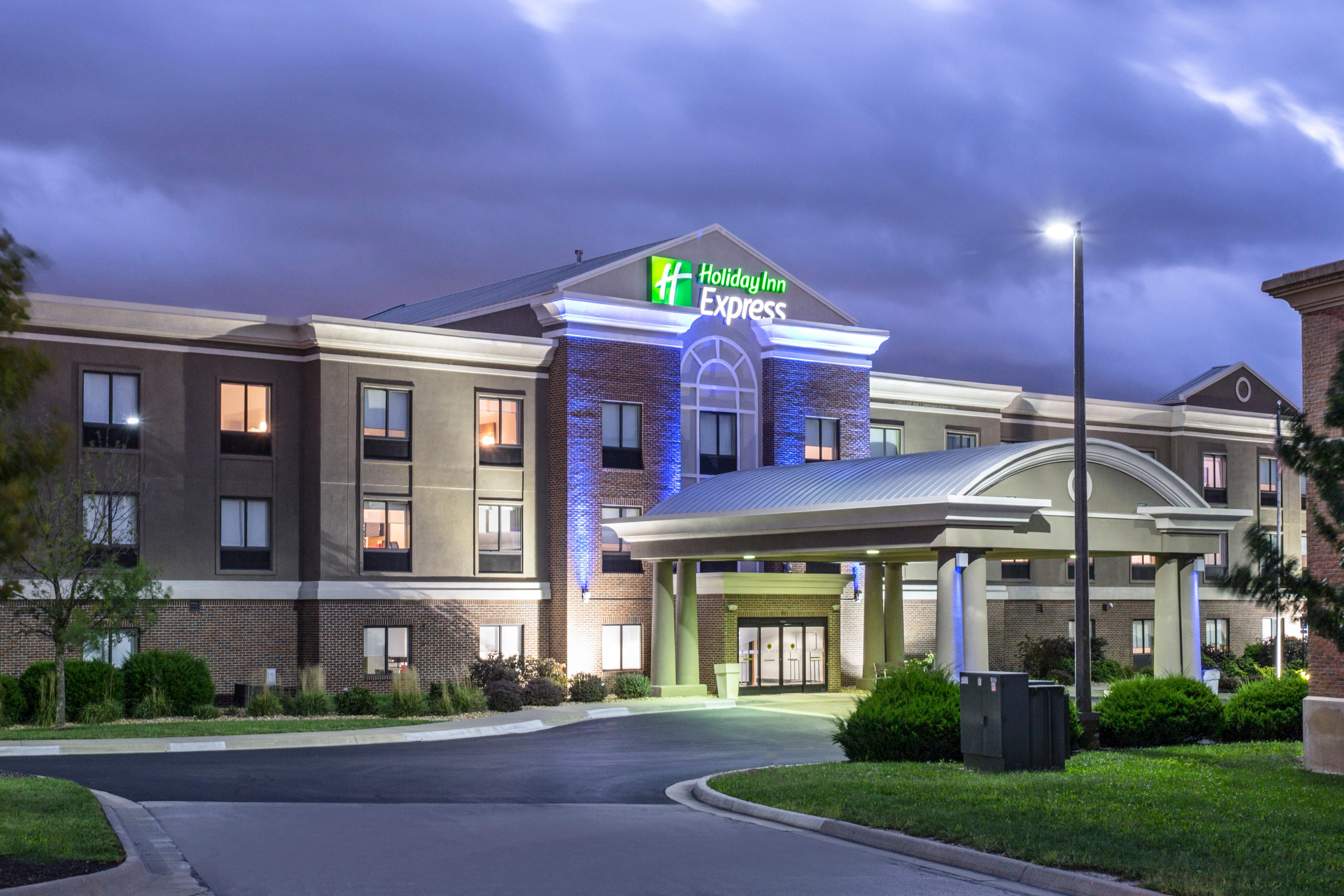 Holiday Inn Express Kansas City - At The Legends! By Ihg Bonner Springs Dış mekan fotoğraf