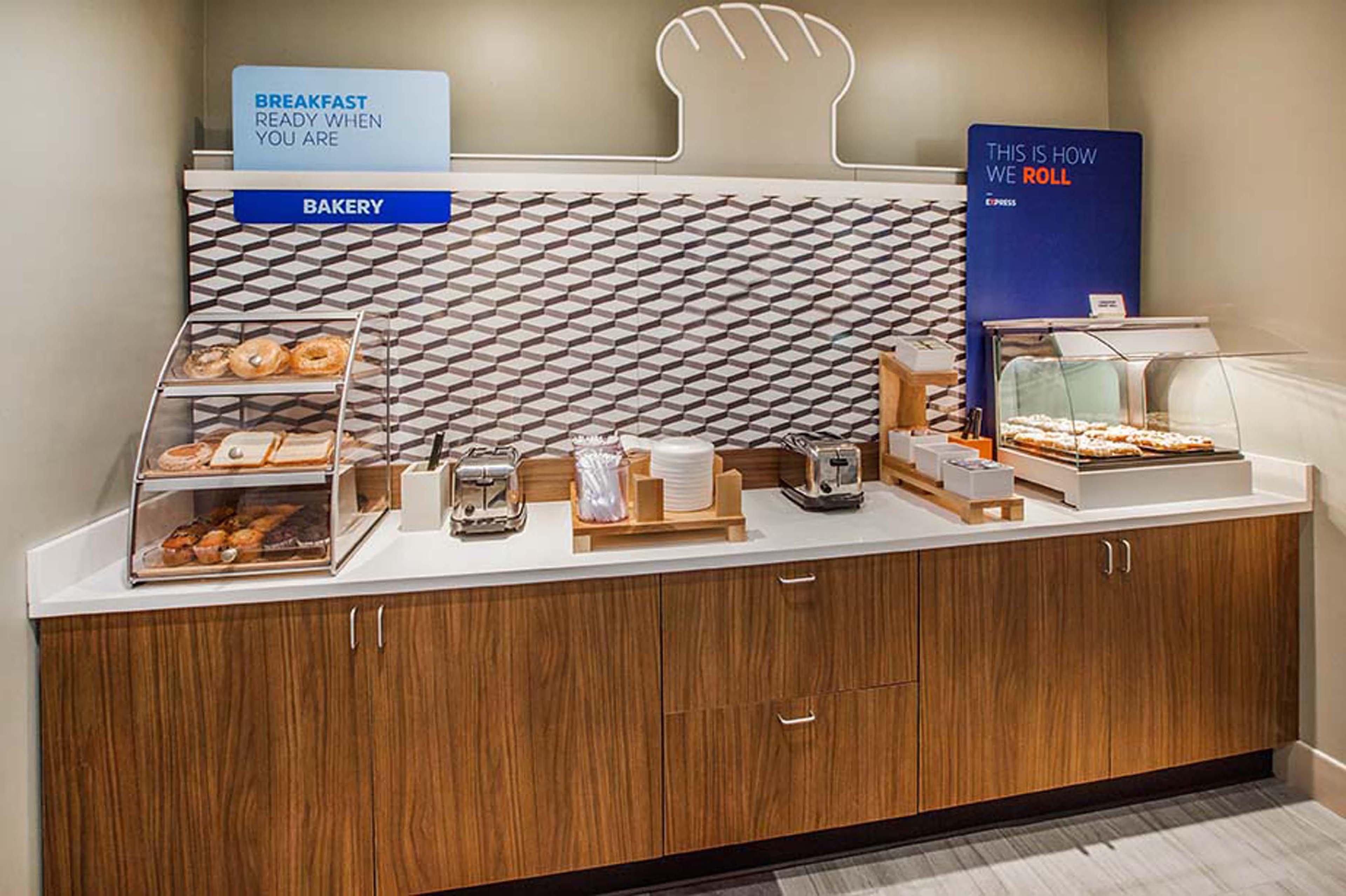 Holiday Inn Express Kansas City - At The Legends! By Ihg Bonner Springs Dış mekan fotoğraf