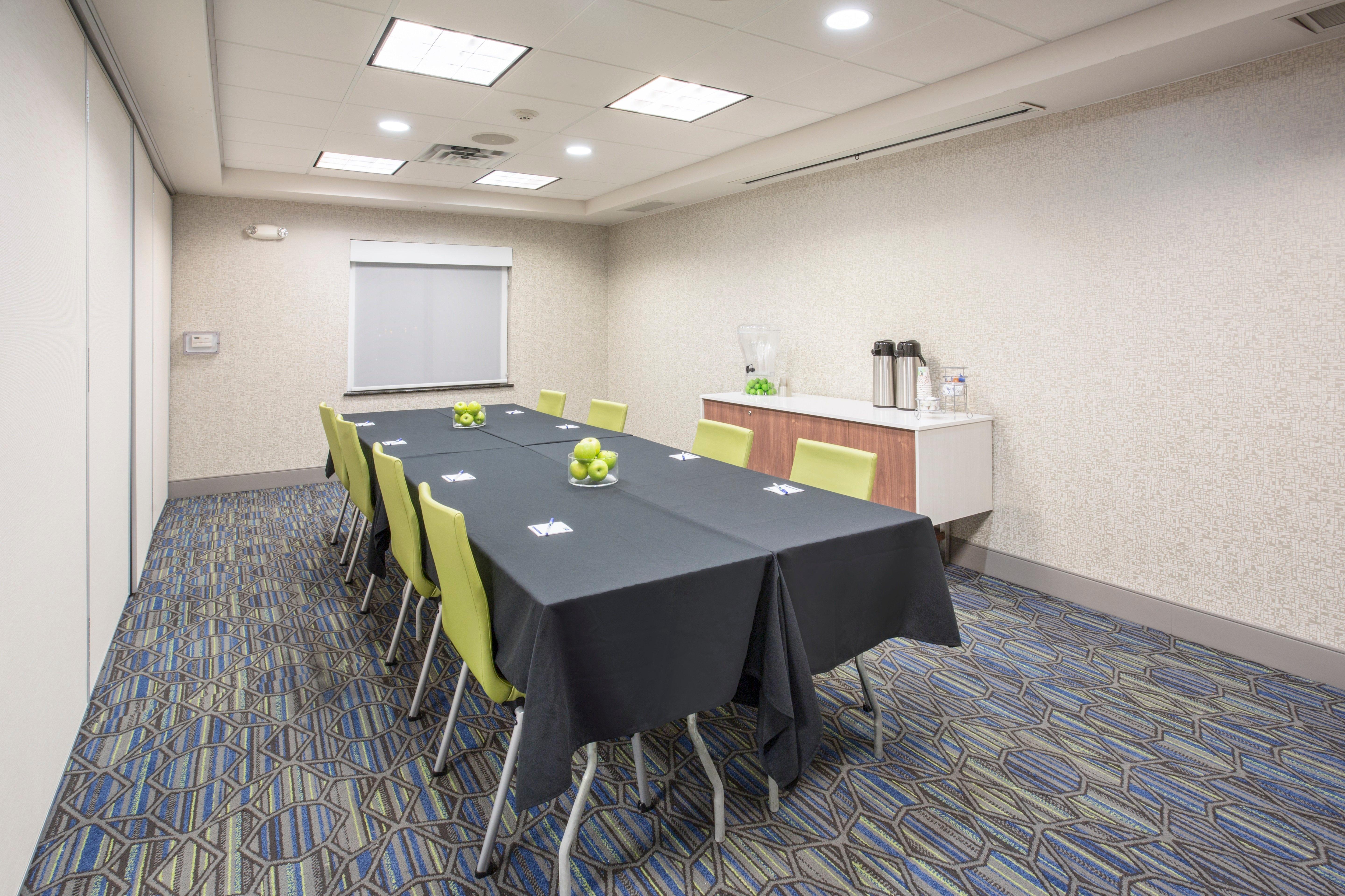 Holiday Inn Express Kansas City - At The Legends! By Ihg Bonner Springs Dış mekan fotoğraf