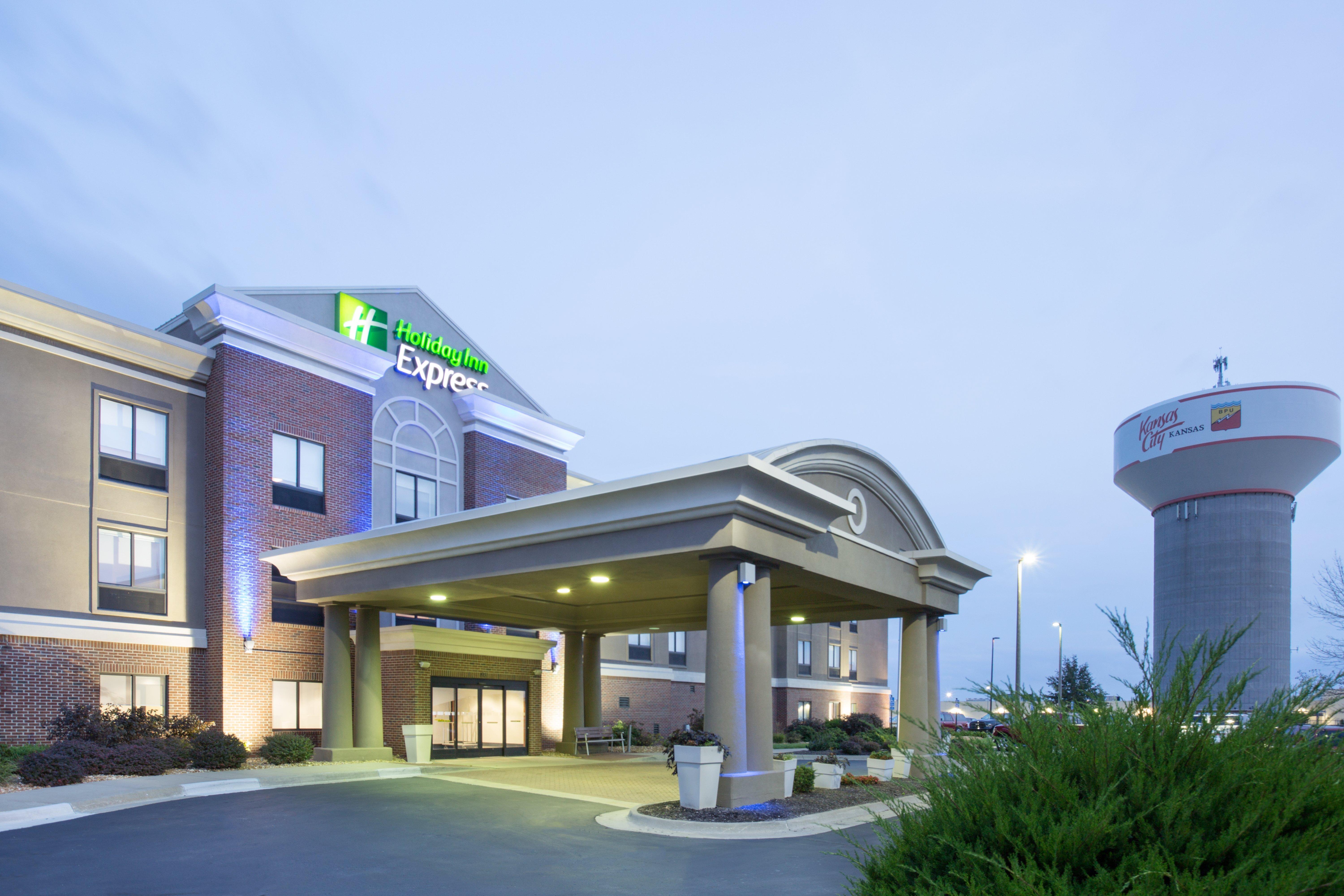 Holiday Inn Express Kansas City - At The Legends! By Ihg Bonner Springs Dış mekan fotoğraf