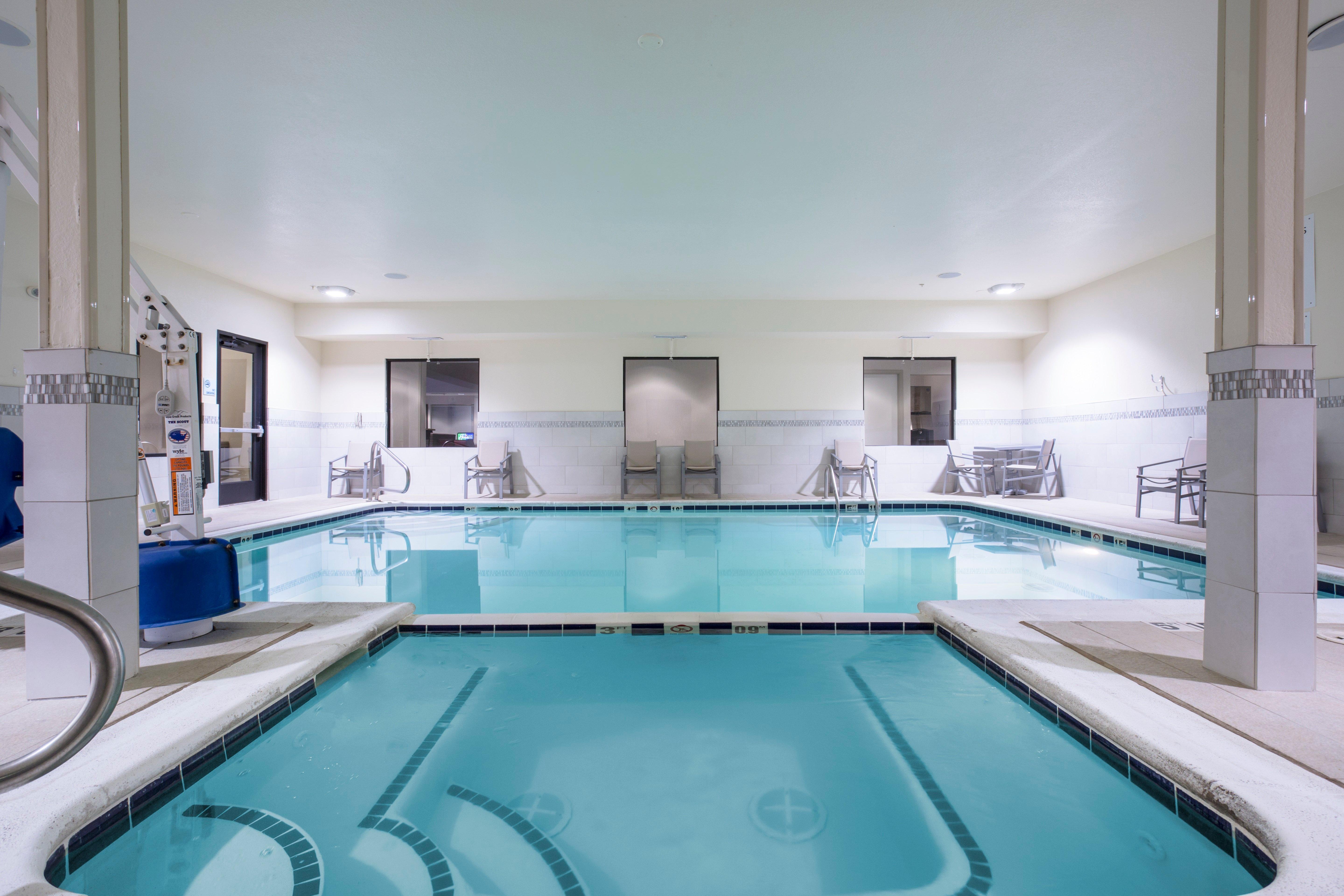 Holiday Inn Express Kansas City - At The Legends! By Ihg Bonner Springs Dış mekan fotoğraf