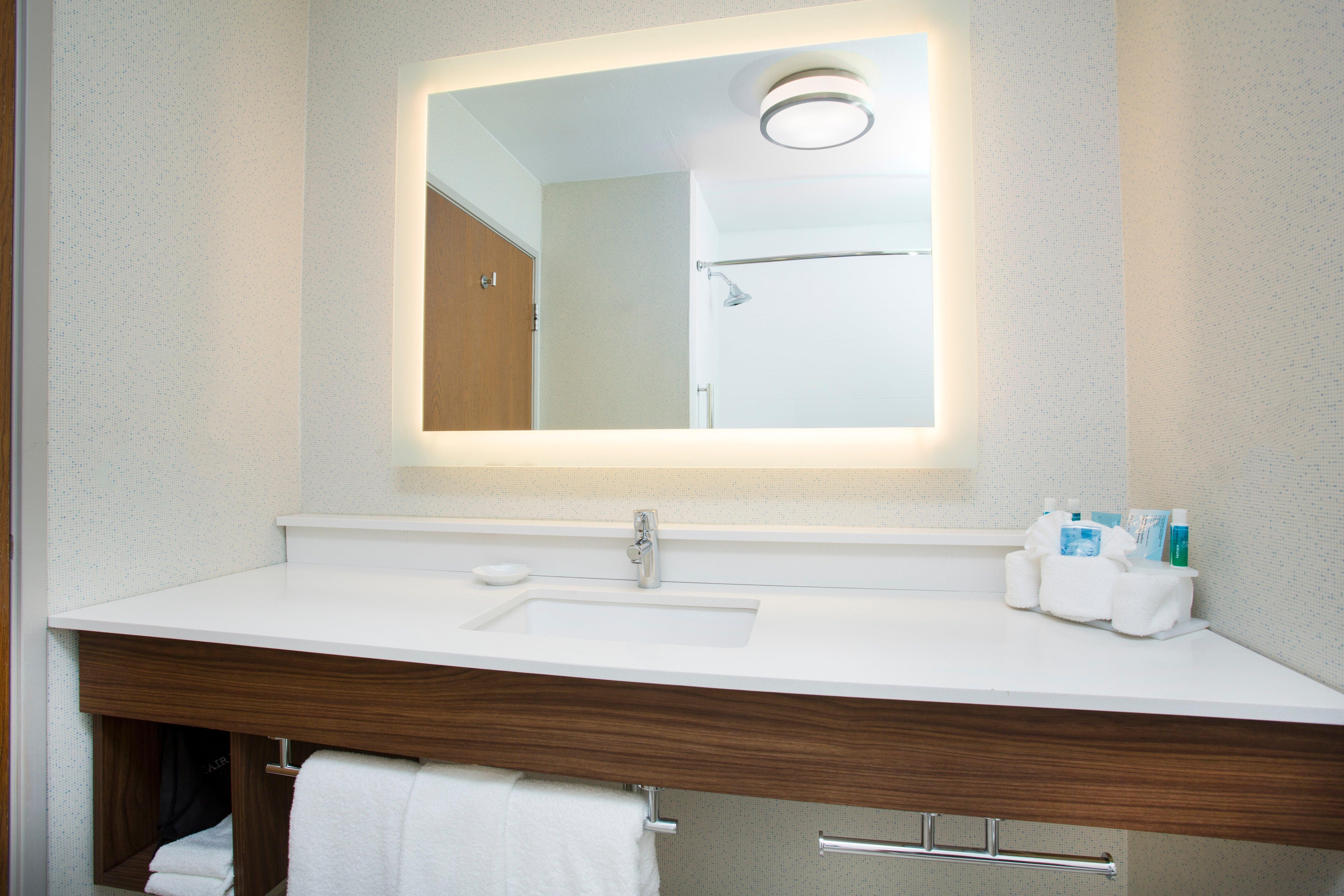 Holiday Inn Express Kansas City - At The Legends! By Ihg Bonner Springs Dış mekan fotoğraf