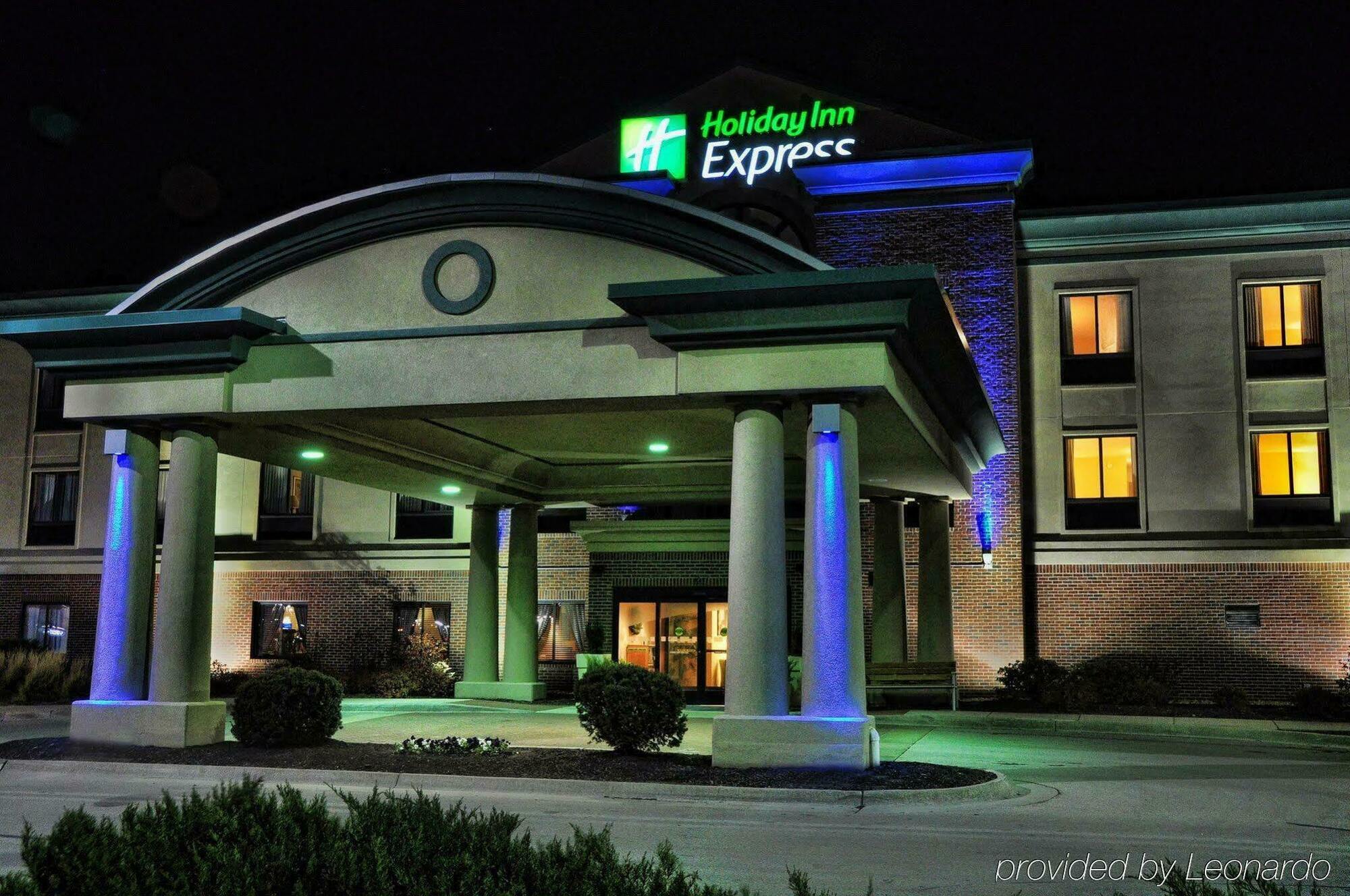 Holiday Inn Express Kansas City - At The Legends! By Ihg Bonner Springs Dış mekan fotoğraf