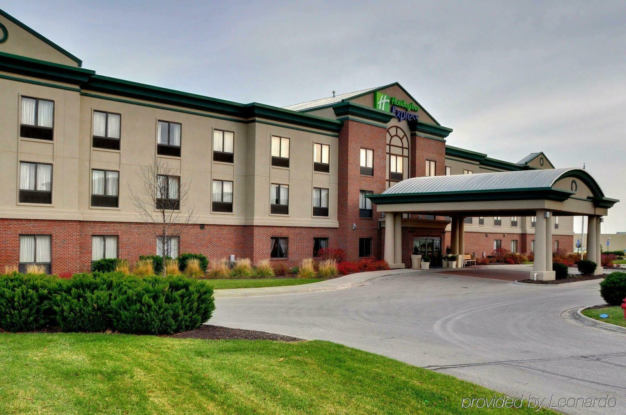 Holiday Inn Express Kansas City - At The Legends! By Ihg Bonner Springs Dış mekan fotoğraf